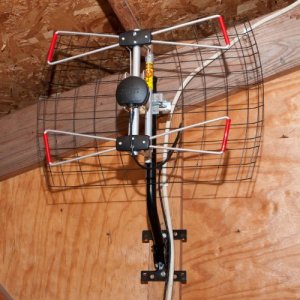 Antennas DB2-E (r) Db2-e  Multidirectional Bowtie Uhf Dtv Antenna