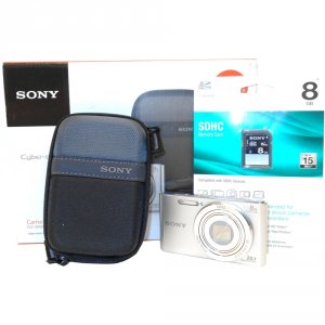 Sony DSC-W830/T Cybershot Dsc-w830 20.1 Megapixel Digital Camera Bundl