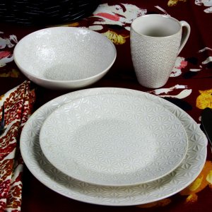 Elama EL-IVORYTERRACE16 Ivory Terrace 16 Piece Textured Dinnerware Set