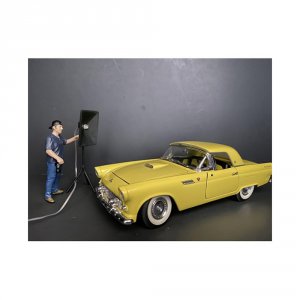 American 38313 Brand New 124 Scale Of Weekend Car Show Figurine V For 