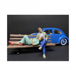 American 38330-38331 Brand New 124 Scale Of Sitting Lovers 2 Piece Fig