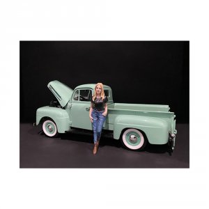 American 38236 Brand New 118 Scale Of Car Girl In Tee Rachel Figurine 