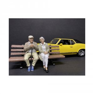 American 38234-38235 Brand New 118 Scale Of Sitting Old Couple 2 Piece