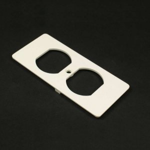 C2g 16209 Wiremold 5500 Duplex Recptacle Faceplate