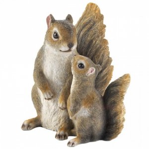 Accent 10018946 Mommy And Baby Squirrel Garden Figurine