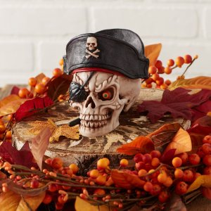 Dragon 4506125 Grinning Pirate Skull Figurine