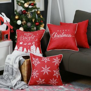 Homeroots.co 376897 Set Of 4 18 Merry Christmas Throw Pillow Cover In 