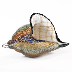 Homeroots.co 376121 5 Mouth Blown Large Conch Shell Artistic Glass