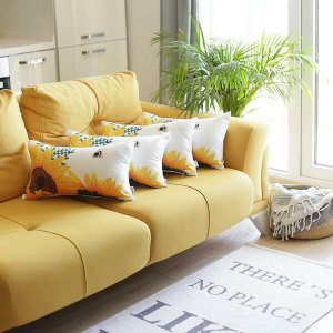 Homeroots.co 376875 Set Of 4 20 Sunflower Bee Lumbar Pillow Cover In M