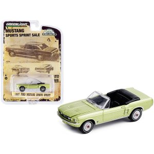 Greenlight 30215 1967 Ford Mustang Sports Sprint Convertible Lime Gold