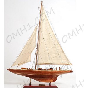 Old Y068 The Endeavour Small-scaled Model Sailboat