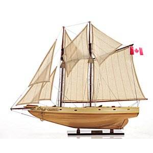 Old Y211 Fully-assembled Bluenose Ii Model Boat