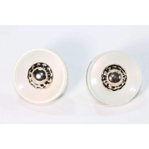 Wild VAZ-270 Off-white Button Stud Earrings