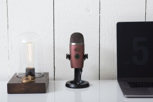 Logitech 988-000087 Yeti Nano Usb Mic Red Onyx