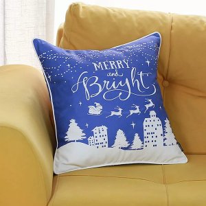 Homeroots.co 355652 18x18 Christmas Snow Printed Decorative Throw Pill