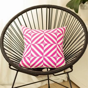 Homeroots.co 355469 18x18 Pink Geometric Diagram Decorative Throw Pill