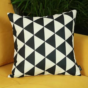 Homeroots.co 355566 18x18 Colored Scandi Square Geo Decorative Throw P