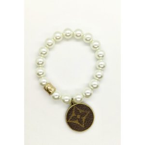 Wild B00454 Lv Again - Pearl With Gold Brass Accent Stretch Bracelet