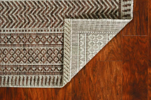 Homeroots.co 375225 94 X 130 Mocha Polypropylene Rug