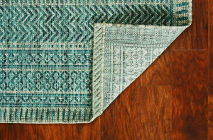 Homeroots.co 375206 94 X 130 Teal Polypropylene Rug