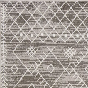 Homeroots.co 375387 5' X 7' Gray And White Boho Geo Rug