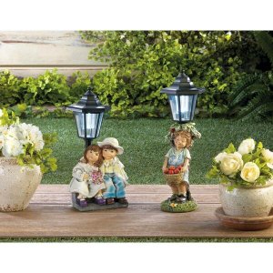 Summerfield 10018275 Apple Basket Solar Street Light Statue