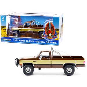 Greenlight 13560 1982 Gmc K-2500 Sierra Grande Pickup Truck Brown With