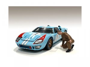 American 76386 Race Day 1 Figurine Iv For 124 Scale Models By