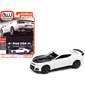 Autoworld 64332-AWSP080B 2019 Chevrolet Camaro Zl1 Summit White With B