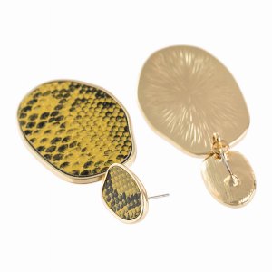 Dobbi HDE2589YW Snake Skin Printed Faceted Post Earrings ( Variety Of 